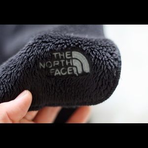 REDUCED! Sleek, Warm North Face Scarf